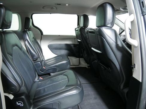 Used 2020 Chrysler Pacifica Touring-L Plus FWD image 13