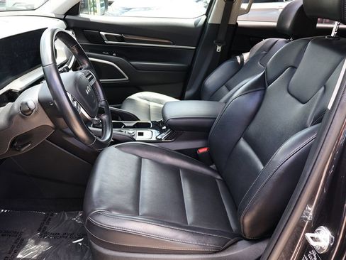 Used 2025 Kia Telluride S FWD image 18