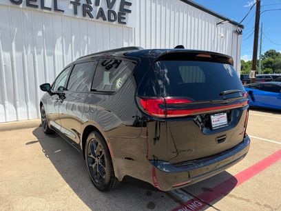 Used 2025 Chrysler Pacifica Limited