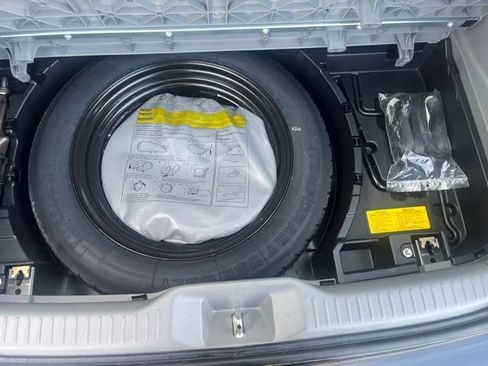 Used 2010 Toyota Matrix FWD image 24