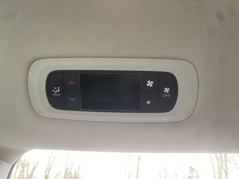 Used 2020 Chrysler Voyager LX image 27