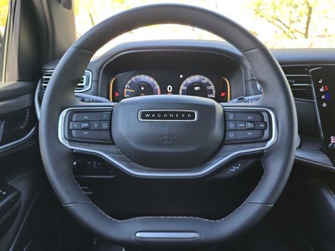 Used 2024 Jeep Wagoneer L Series II image 18