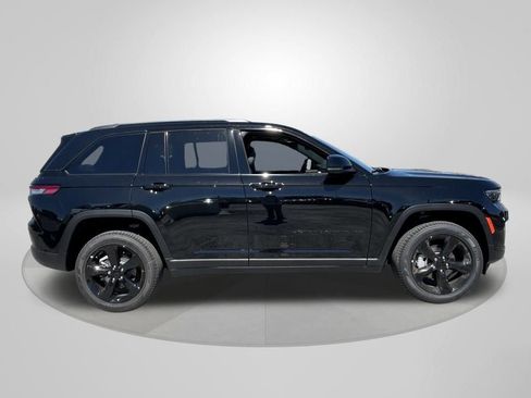 New 2025 Jeep Grand Cherokee Limited w/ Luxury Tech Group II image 8