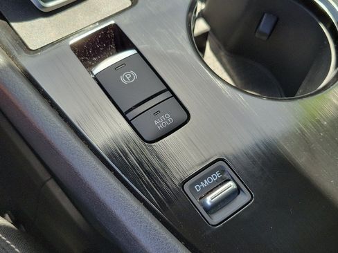 Used 2024 Nissan Rogue S FWD image 8