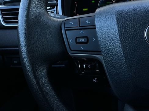 Used 2025 Toyota Camry LE image 32