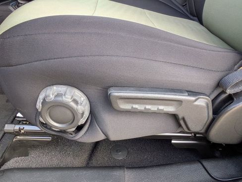 Used 2022 Jeep Wrangler Unlimited Sahara image 14