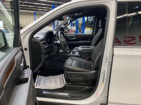 Used 2023 Chevrolet Suburban Premier image 20