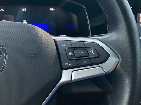 Used 2025 Volkswagen Jetta SE FWD image 17