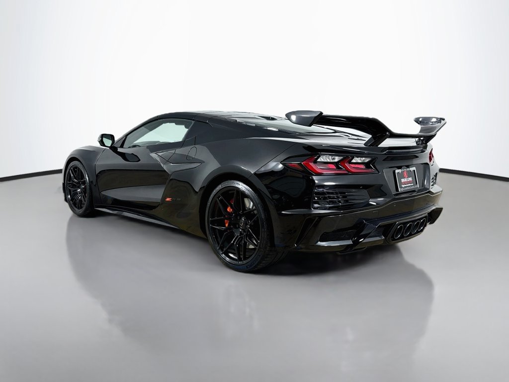 Used 2025 Chevrolet Corvette Z06 RWD image 5