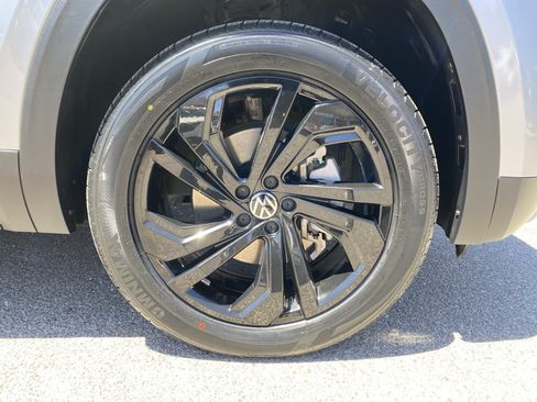 Certified 2023 Volkswagen Atlas SE w/ Black Wheel Package AWD/4WD image 10