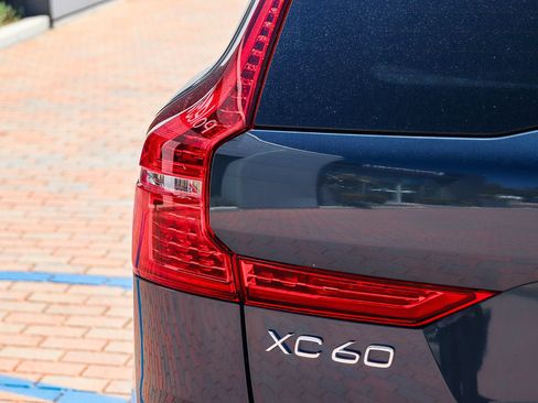 Used 2024 Volvo XC60 T8 Ultimate w/ Protection Package Premier AWD/4WD image 9