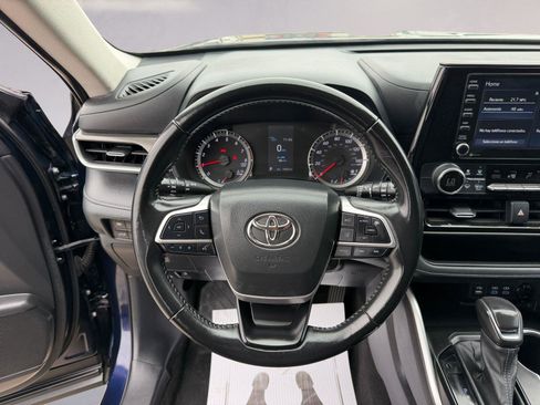 Used 2022 Toyota Highlander LE image 12
