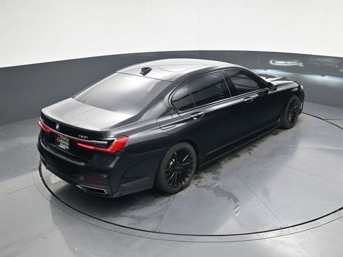 Used 2021 BMW 750i xDrive w/ Executive Package image 31