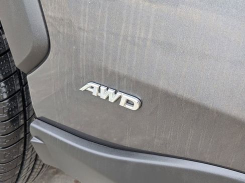 Used 2022 Toyota RAV4 Limited image 11