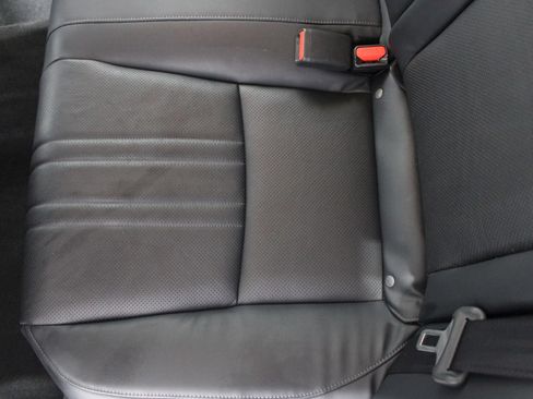Used 2018 Honda Accord Touring image 17