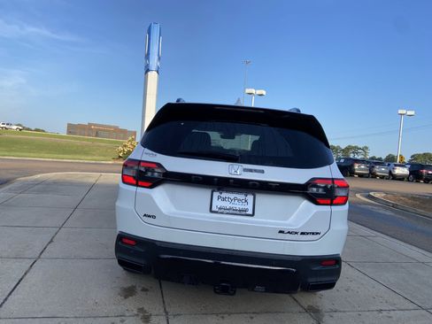 New 2026 Honda Pilot Black Edition image 9