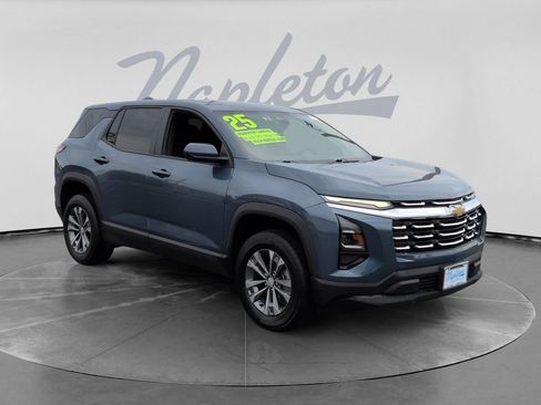 Used 2025 Chevrolet Equinox LT FWD image 3