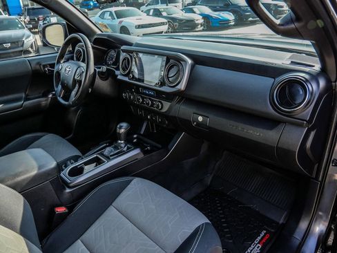 Used 2021 Toyota Tacoma TRD Off-Road image 17