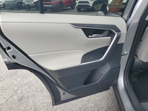 Certified 2025 Toyota RAV4 XLE w/ Convenience Package FWD image 15