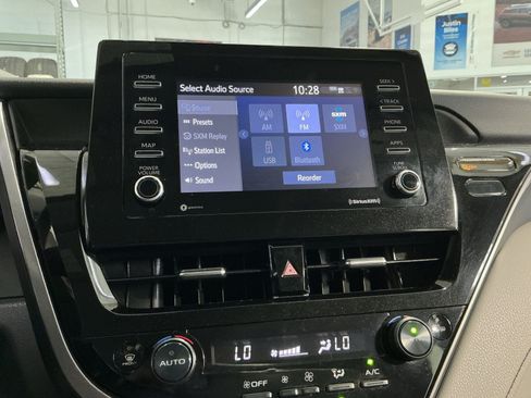 Used 2022 Toyota Camry SE FWD image 19