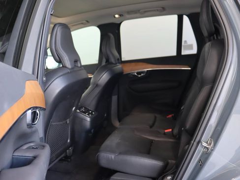 Used 2022 Volvo XC90 T6 Momentum w/ Advanced Package AWD/4WD image 17