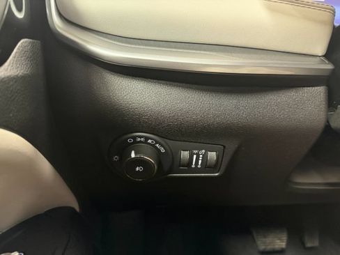 Used 2025 Jeep Compass Limited AWD/4WD image 22