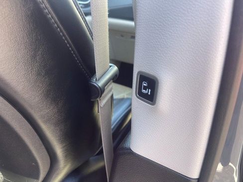 Used 2020 Chrysler Pacifica Limited w/ Advanced Safetytec Group image 16