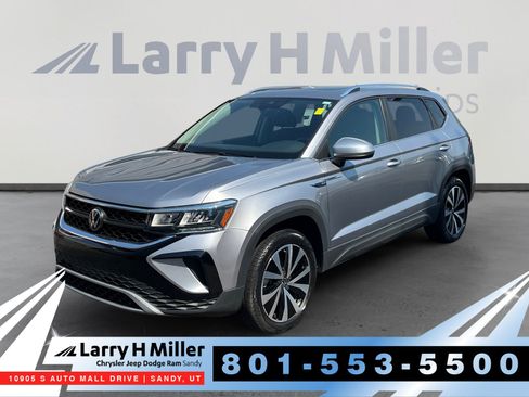 Used 2022 Volkswagen Taos SE w/ Panoramic Sunroof Package AWD/4WD image 1