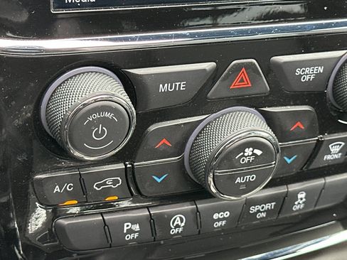 Used 2022 Jeep Grand Cherokee Limited w/ Trailer Tow Group IV image 30