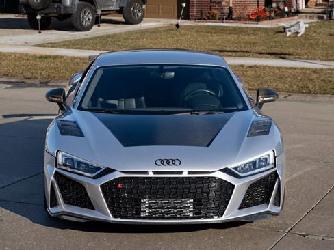 Used 2018 Audi R8 V10 w/ Premium Package image 5