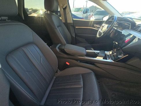 Used 2024 Audi Q8 e-tron Premium AWD/4WD image 28
