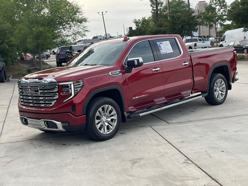Used 2024 GMC Sierra 1500 Denali w/ Technology Package AWD/4WD image 4