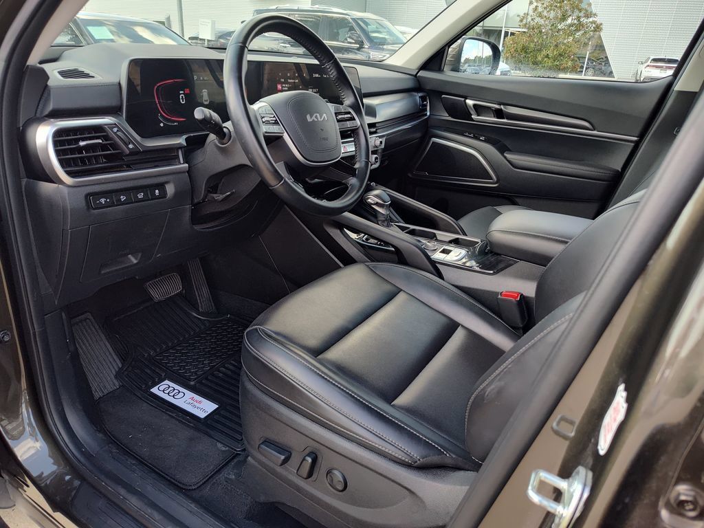 Used 2025 Kia Telluride S AWD/4WD image 2