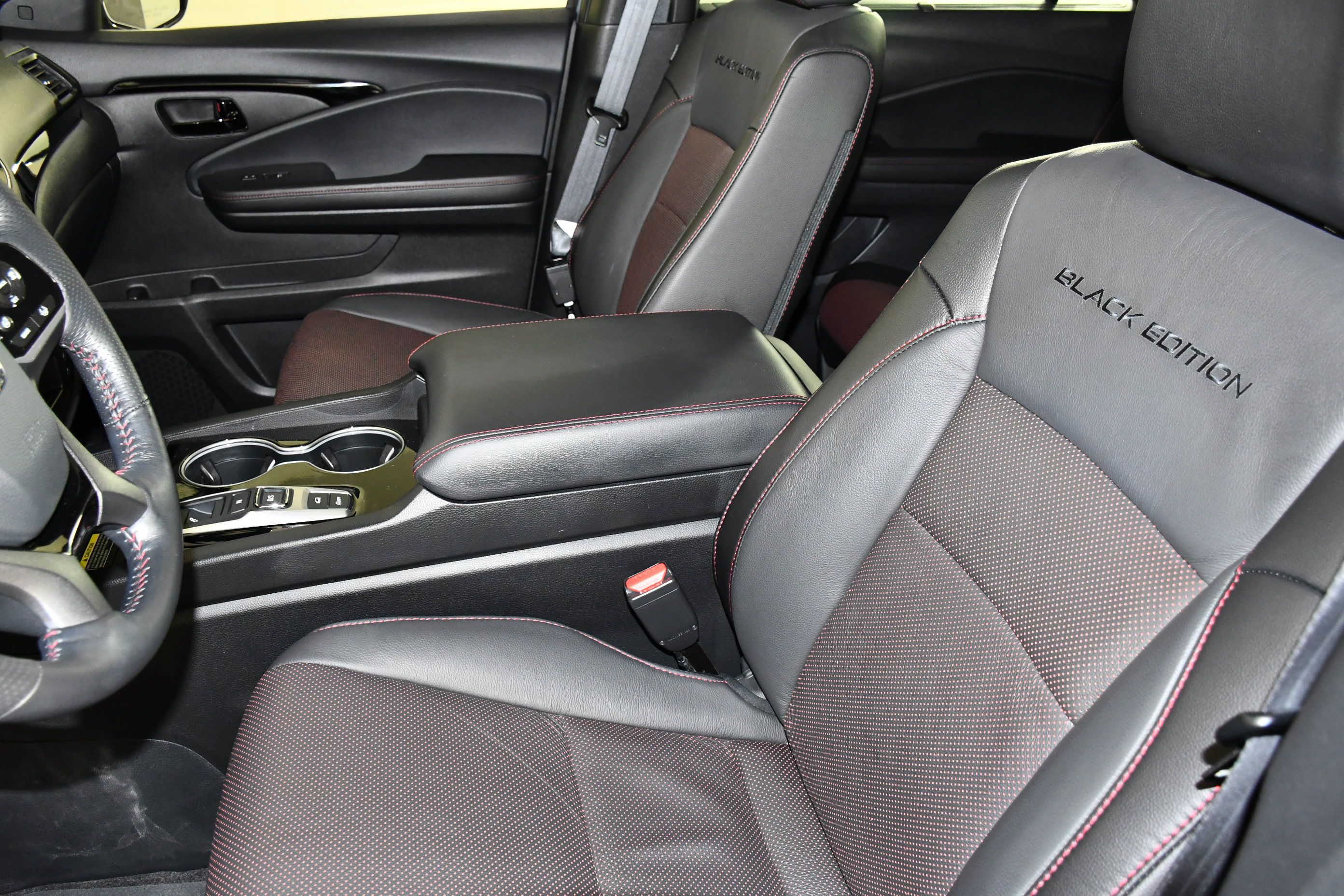 Used 2024 Honda Passport Black Edition image 40