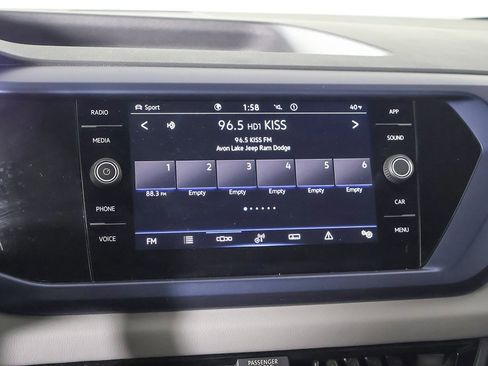 Used 2023 Volkswagen Taos SE w/ Panoramic Sunroof Package image 44