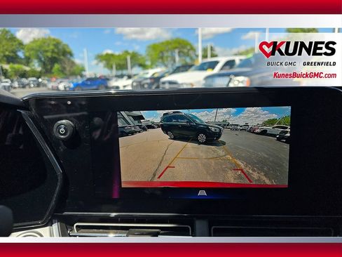 Used 2025 Chevrolet Trax LT w/ LT Convenience Package FWD image 16