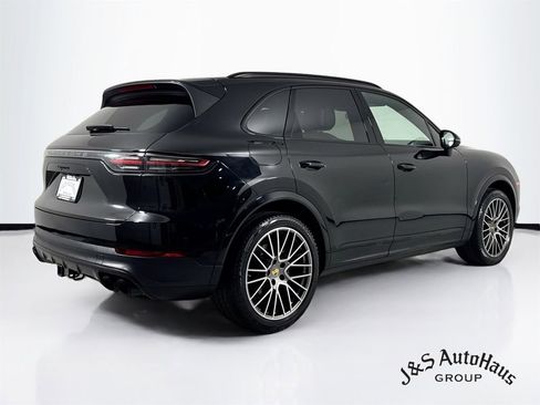 Used 2023 Porsche Cayenne Platinum Edition AWD/4WD image 7