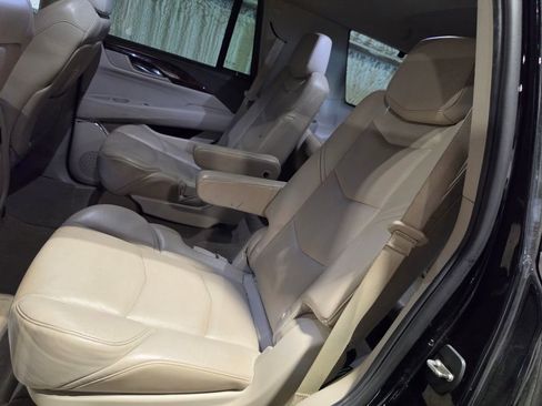 Used 2015 Cadillac Escalade Luxury image 7
