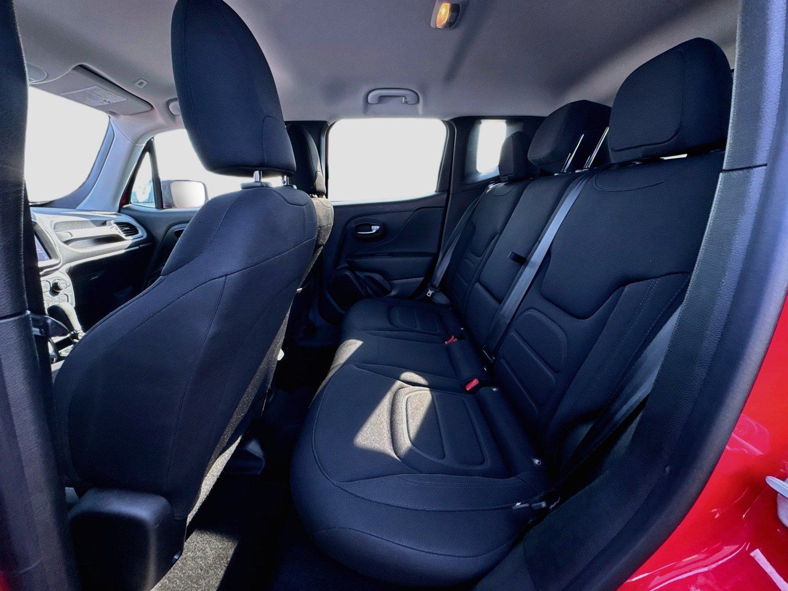 Used 2022 Jeep Renegade Latitude w/ Convenience Group AWD/4WD image 25
