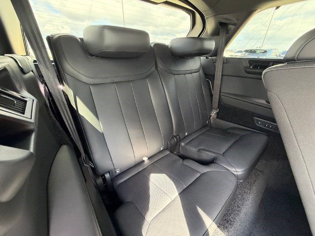 New 2026 Land Rover Range Rover Long Wheelbase SE AWD/4WD image 17