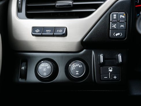 Used 2018 GMC Yukon Denali w/ Denali Ultimate Package AWD/4WD image 26