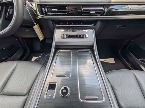 New 2026 Lincoln Aviator 2WD image 25