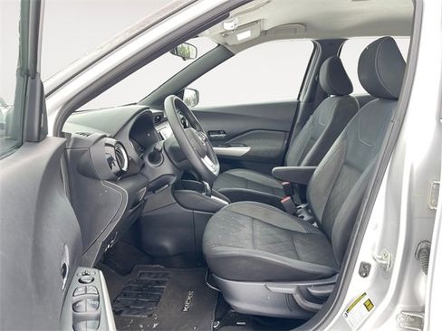 Used 2020 Nissan Kicks SV image 9