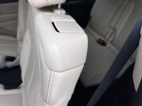 Used 2022 Jeep Grand Cherokee L Limited image 11