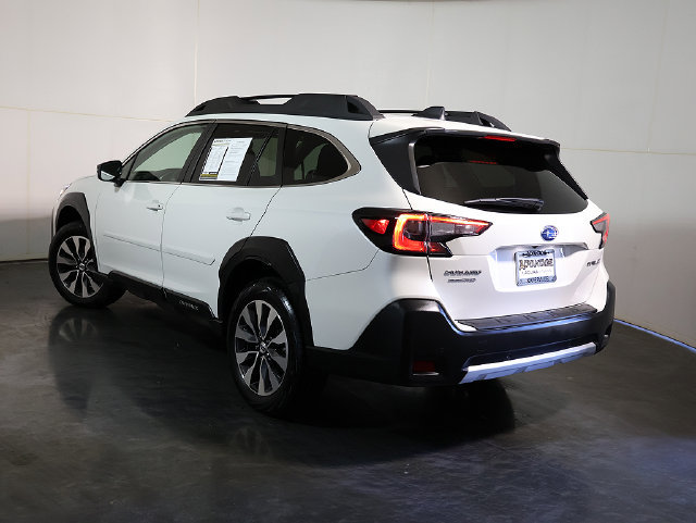 Used 2025 Subaru Outback Limited AWD/4WD image 2