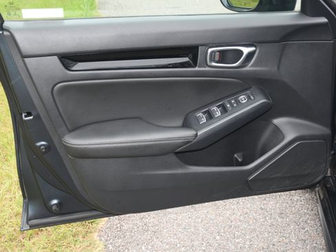 Used 2022 Honda Civic EX-L image 9