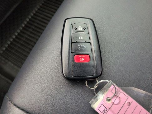 Used 2025 Toyota RAV4 XSE AWD/4WD image 36