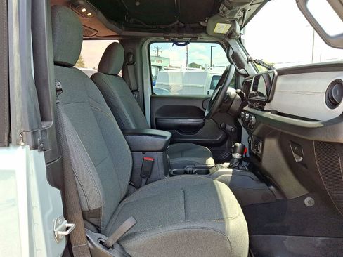 Used 2024 Jeep Wrangler Sport AWD/4WD image 31