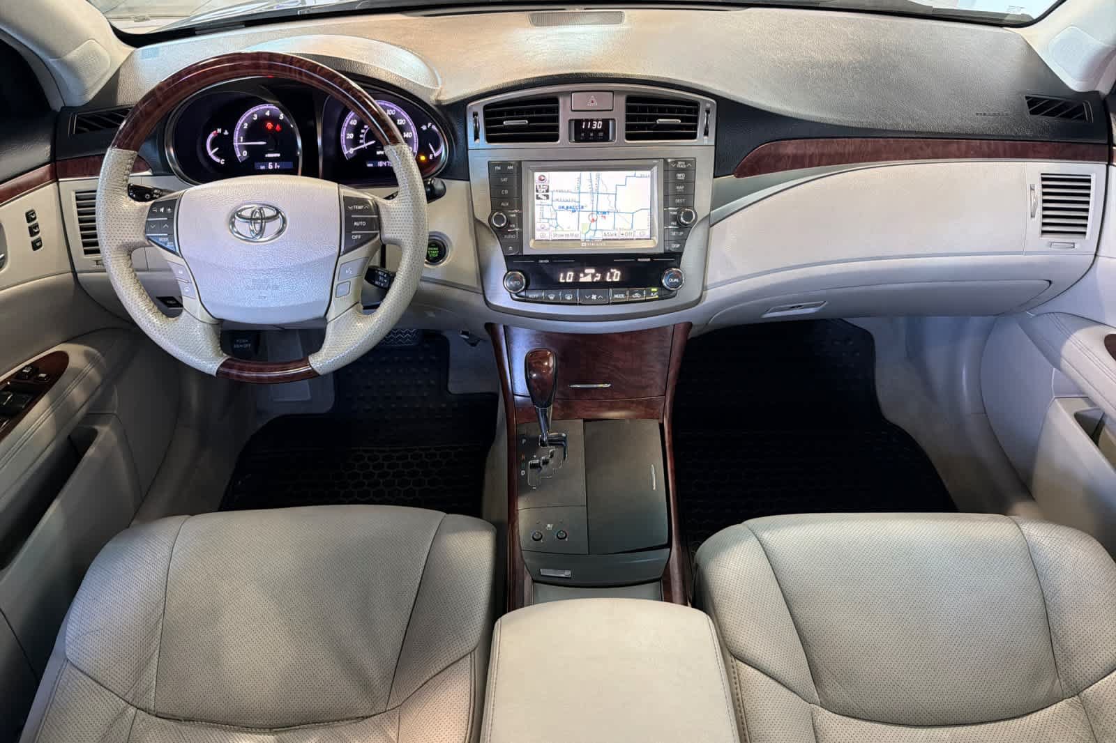 Used 2011 Toyota Avalon Limited FWD image 3