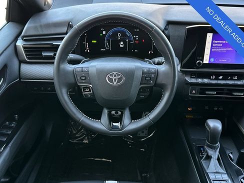 Used 2025 Toyota Camry SE w/ Convenience Package FWD image 16